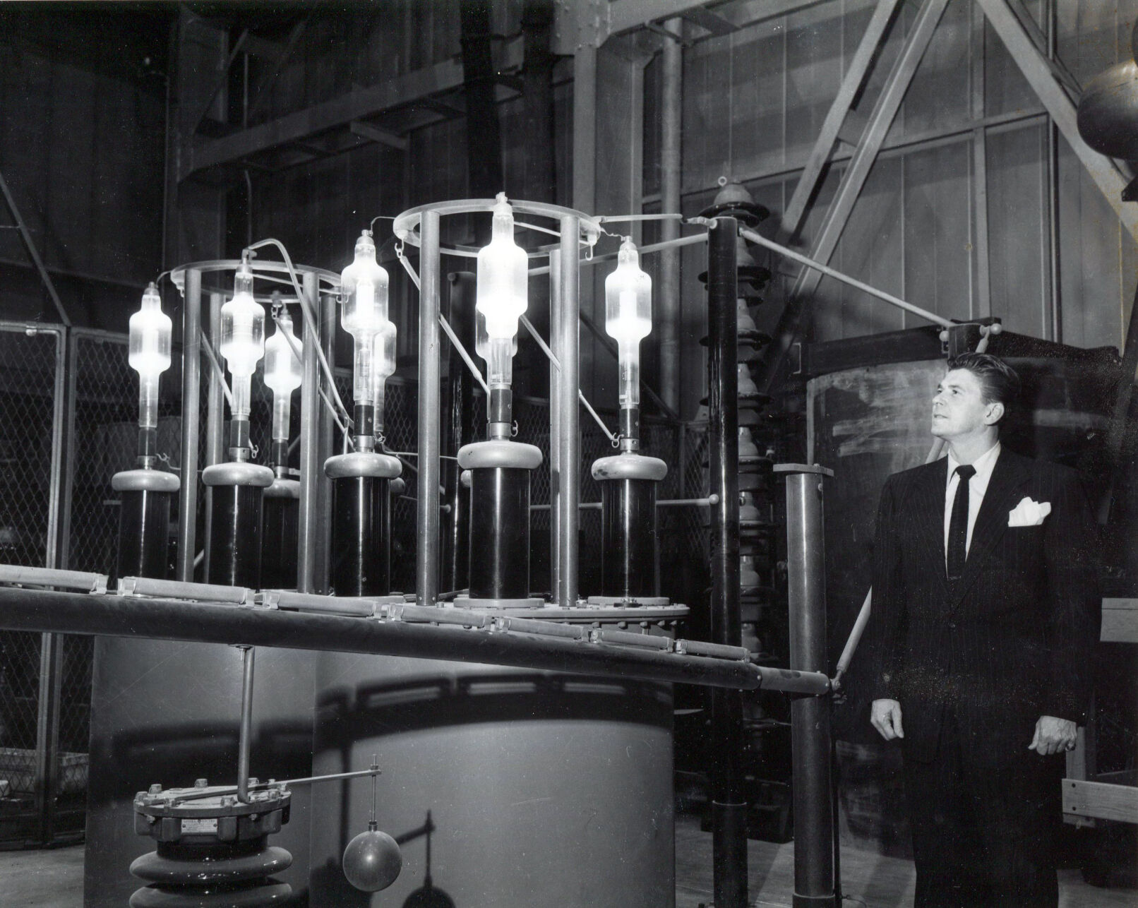 Ronald Reagan visits GE